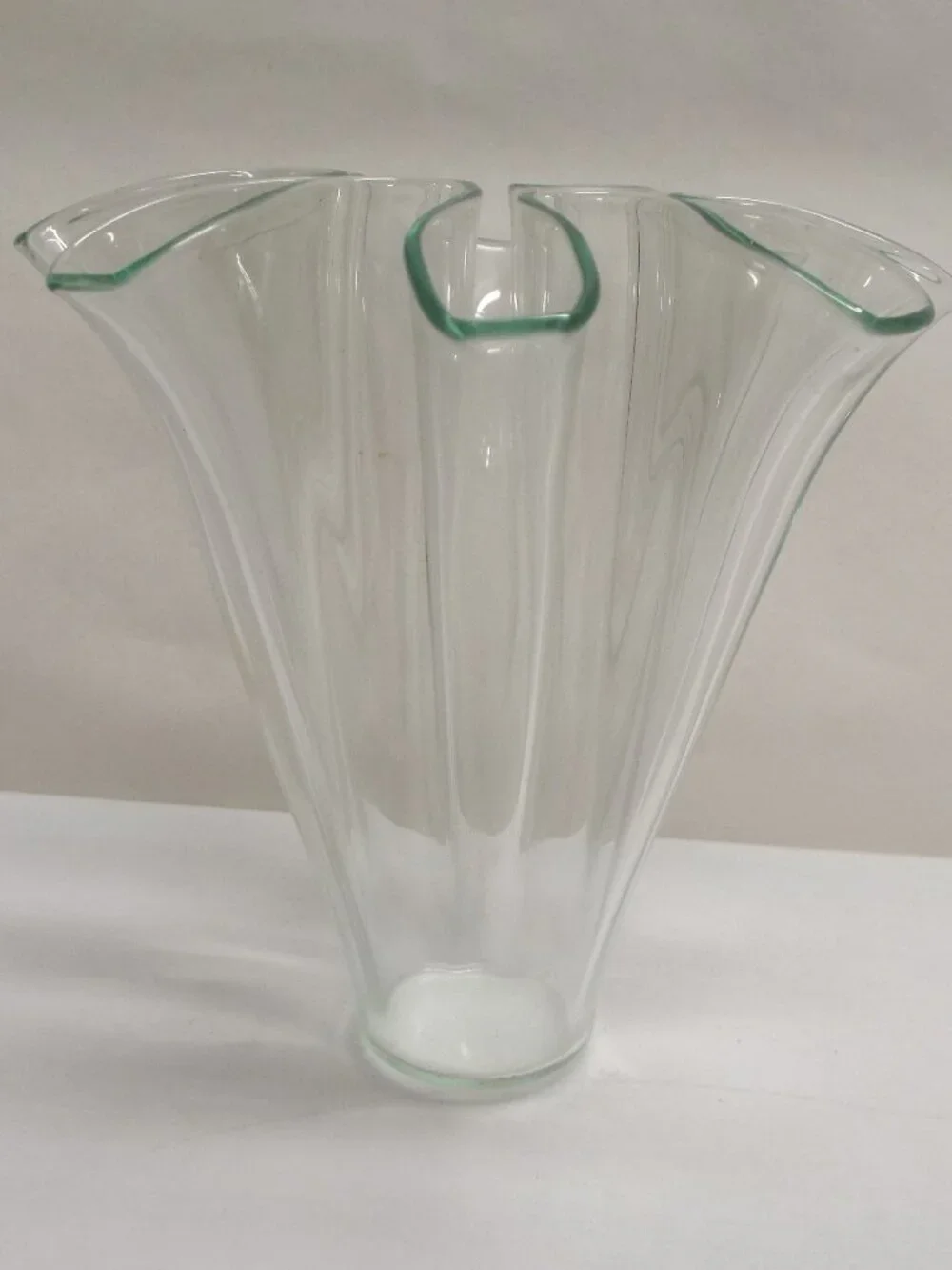 VINTAGE Clear Handkerchief Ruffle Glass Vase with Green Trim - NO chips/cracks